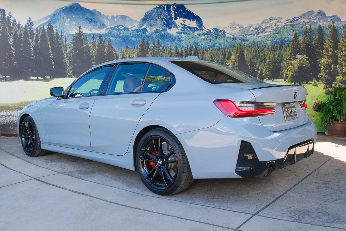 Used 2024 BMW 330i Sedan w/ M Sport Package RWD image 4