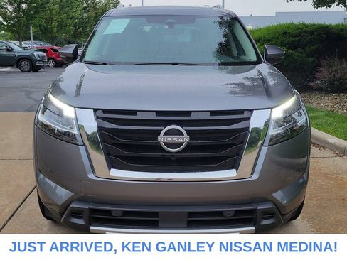 Certified 2024 Nissan Pathfinder SL w/ SL Premium Package AWD/4WD image 8