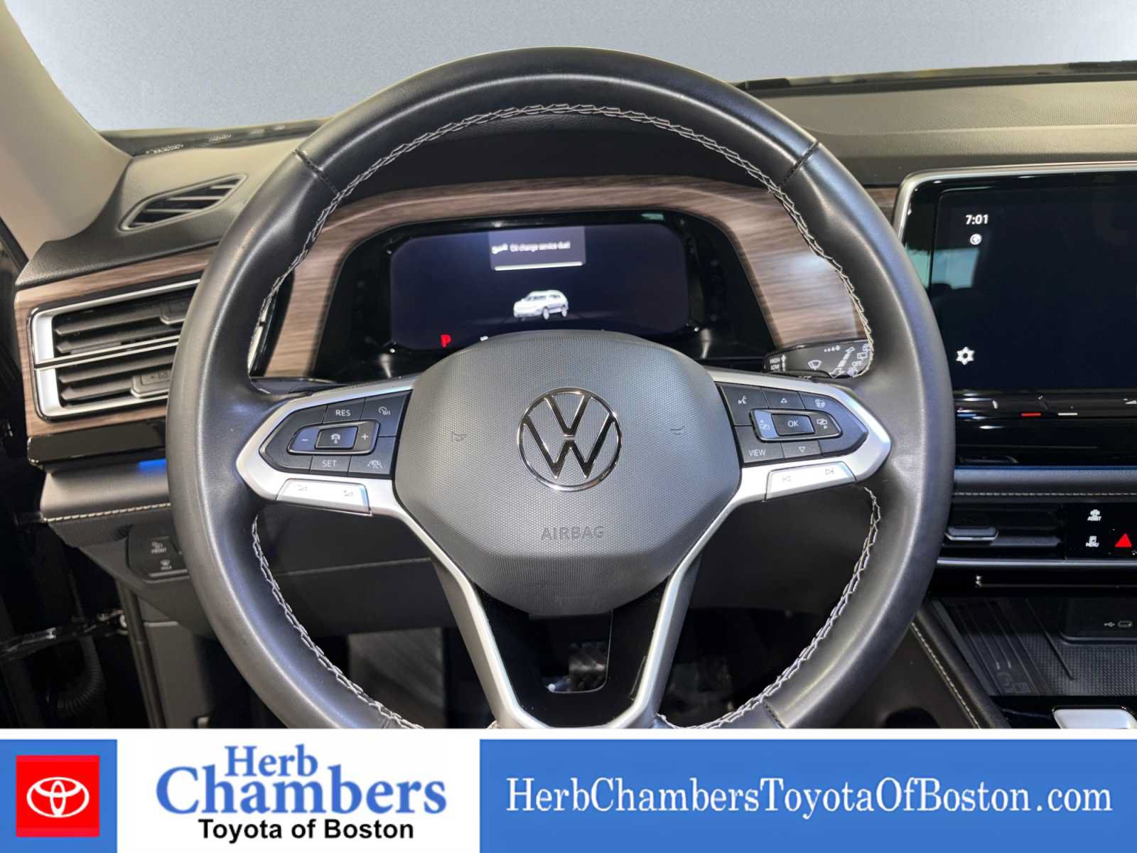 Used 2025 Volkswagen Atlas SEL AWD/4WD image 16