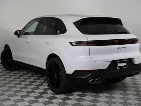 New 2026 Porsche Cayenne S image 3