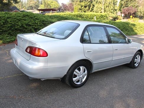 Used 2002 Toyota Corolla LE FWD image 3