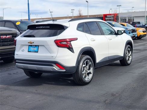 Used 2025 Chevrolet Trax LT image 5