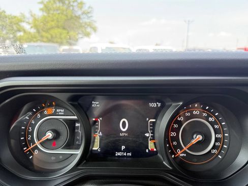 Used 2025 Jeep Wrangler Unlimited Rubicon AWD/4WD image 14