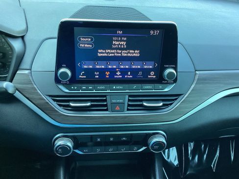 Used 2024 Nissan Altima 2.5 SV image 15