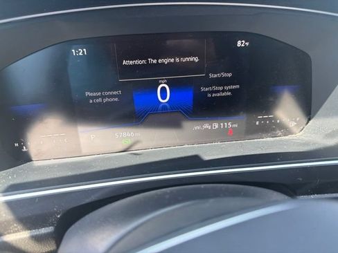 Used 2024 Volkswagen Tiguan SE w/ Panoramic Sunroof Package FWD image 20