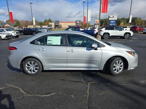 New 2026 Toyota Corolla LE image 2
