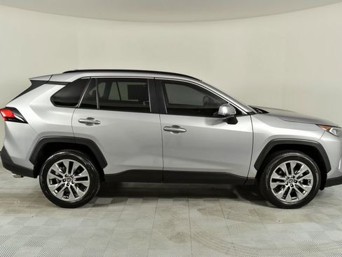Used 2021 Toyota RAV4 XLE Premium image 25