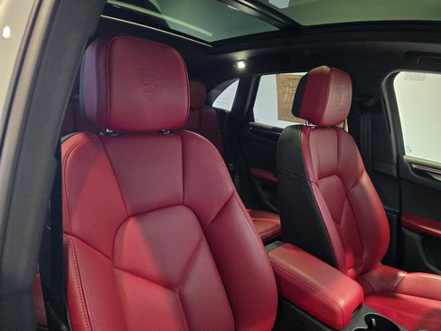Used 2025 Porsche Macan image 15