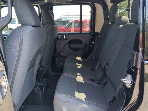 New 2025 Jeep Gladiator Sport image 12