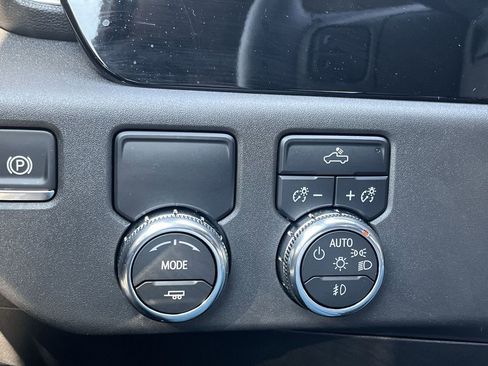 New 2025 GMC Sierra 1500 Elevation image 30