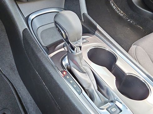 Used 2022 Chevrolet Malibu LT FWD image 15