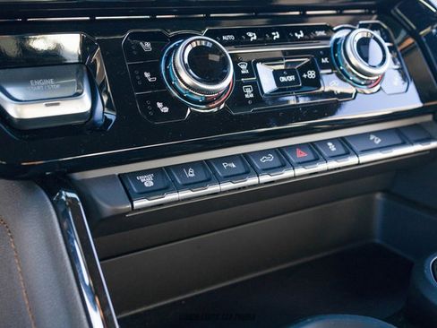 Used 2024 GMC Sierra 2500 AT4 w/ AT4 Premium Plus Package image 30