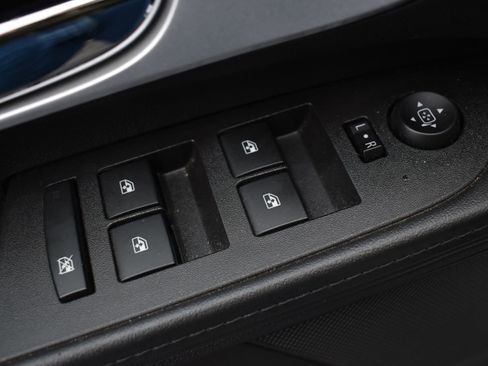 Used 2016 Chevrolet Equinox LTZ w/ Enhanced Convenience Package FWD image 12