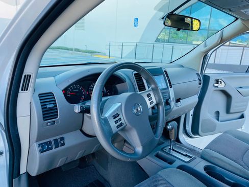 Used 2019 Nissan Frontier SV image 17