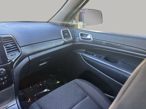 Used 2022 Jeep Grand Cherokee Laredo E image 16