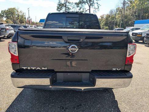 Used 2017 Nissan Titan SV image 4