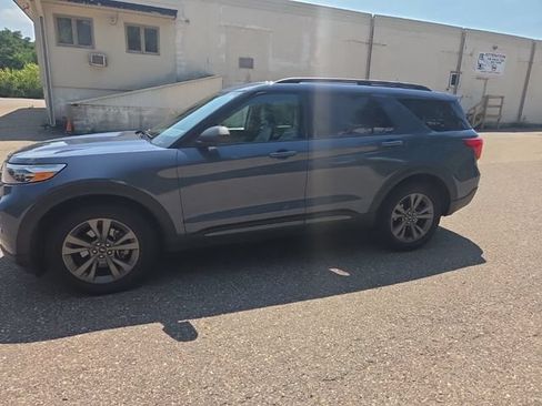 Used 2021 Ford Explorer XLT w/ Equipment Group 202A AWD/4WD image 6