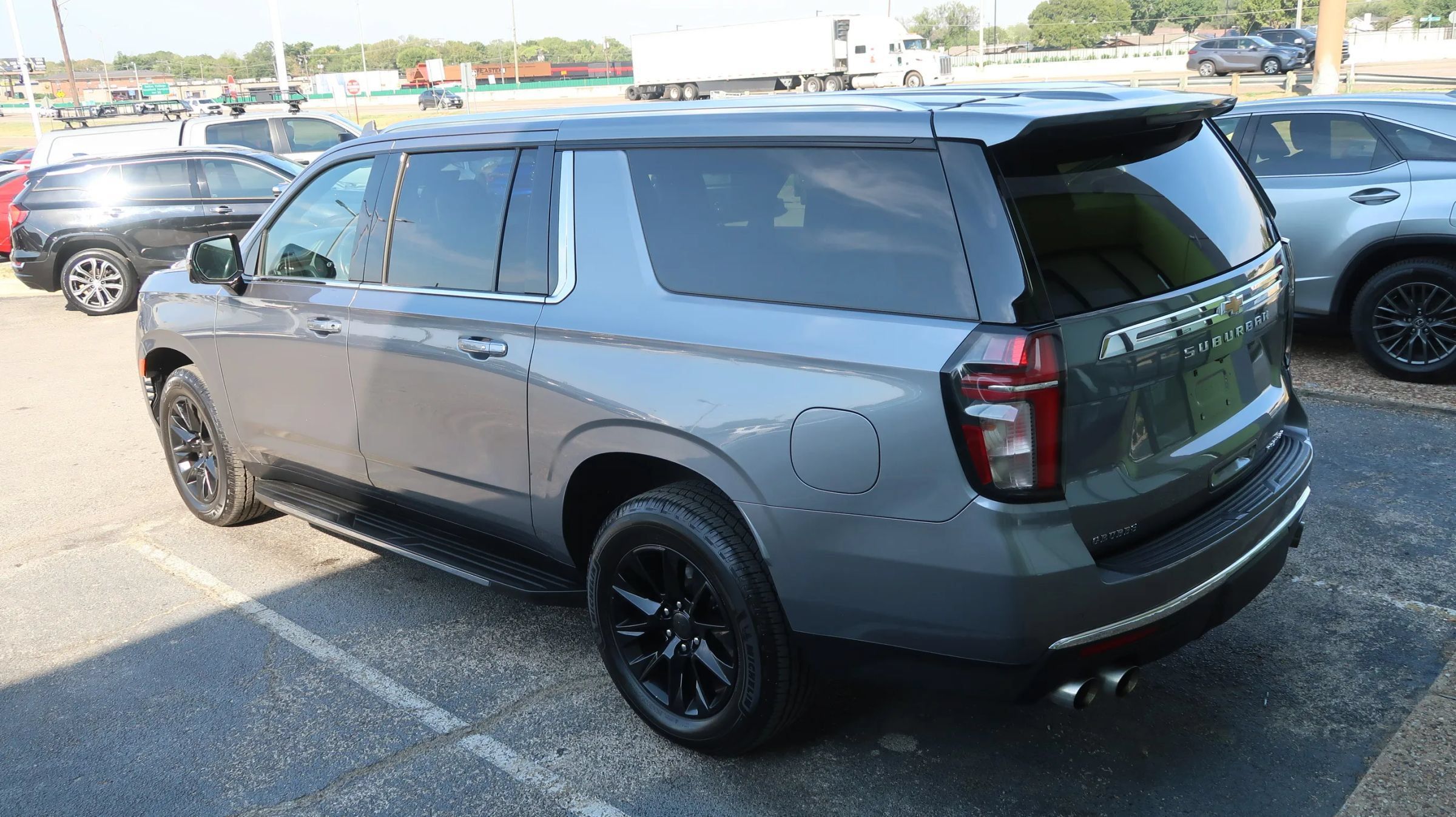 Used 2021 Chevrolet Suburban Premier w/ Premium Package RWD image 10