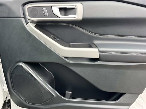 Used 2023 Ford Explorer XLT image 24