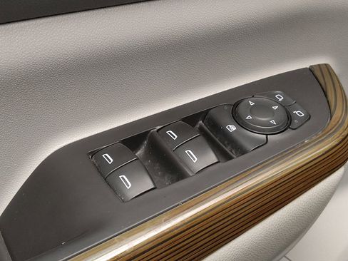 Used 2018 GMC Acadia SLE image 27