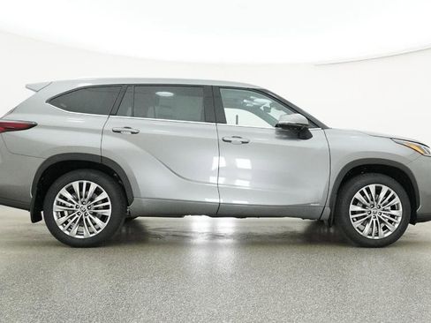 New 2026 Toyota Highlander Platinum image 98