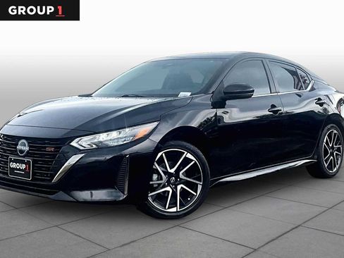 Certified 2025 Nissan Sentra SR FWD image 1