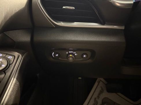 Used 2019 Chevrolet Traverse LT image 16