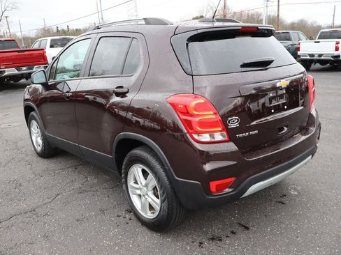 Used 2022 Chevrolet Trax LT w/ LT Convenience Package image 3