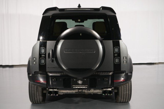 Used 2026 Land Rover Defender 110 X-Dynamic SE AWD/4WD image 12