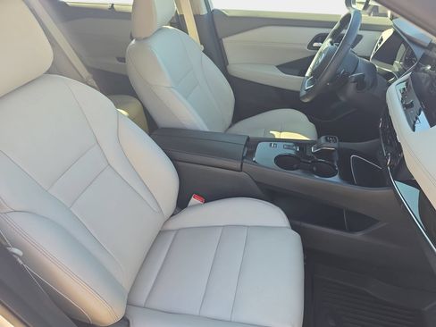 Used 2024 Nissan Rogue SL w/ SL Premium Package FWD image 10