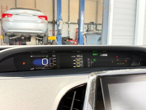 Used 2018 Toyota Prius Four w/ Advanced Technology Package image 39