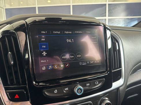 Used 2023 Chevrolet Traverse LT image 35