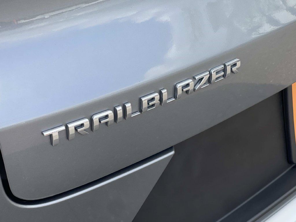 Used 2023 Chevrolet TrailBlazer LT w/ Convenience Package FWD image 6