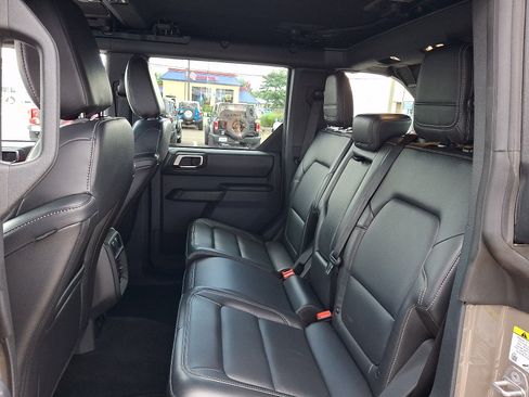 Used 2025 Ford Bronco Outer Banks AWD/4WD image 11