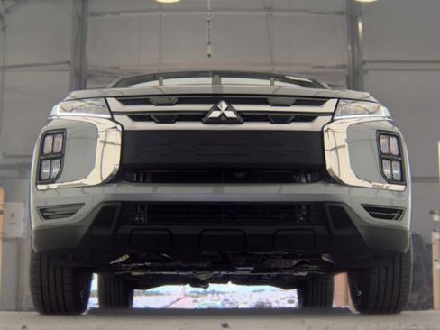 Used 2024 Mitsubishi Outlander Sport SE AWD/4WD image 3