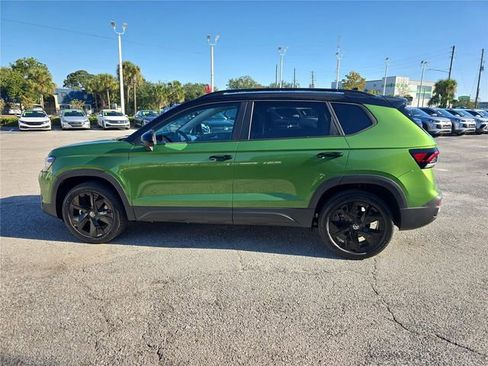 New 2026 Volkswagen Taos SE image 5