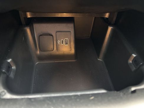 Used 2025 Ford Explorer Active image 29