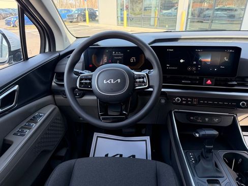 New 2026 Kia Carnival LX FWD image 23