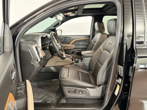 Used 2024 GMC Canyon Denali AWD/4WD image 12