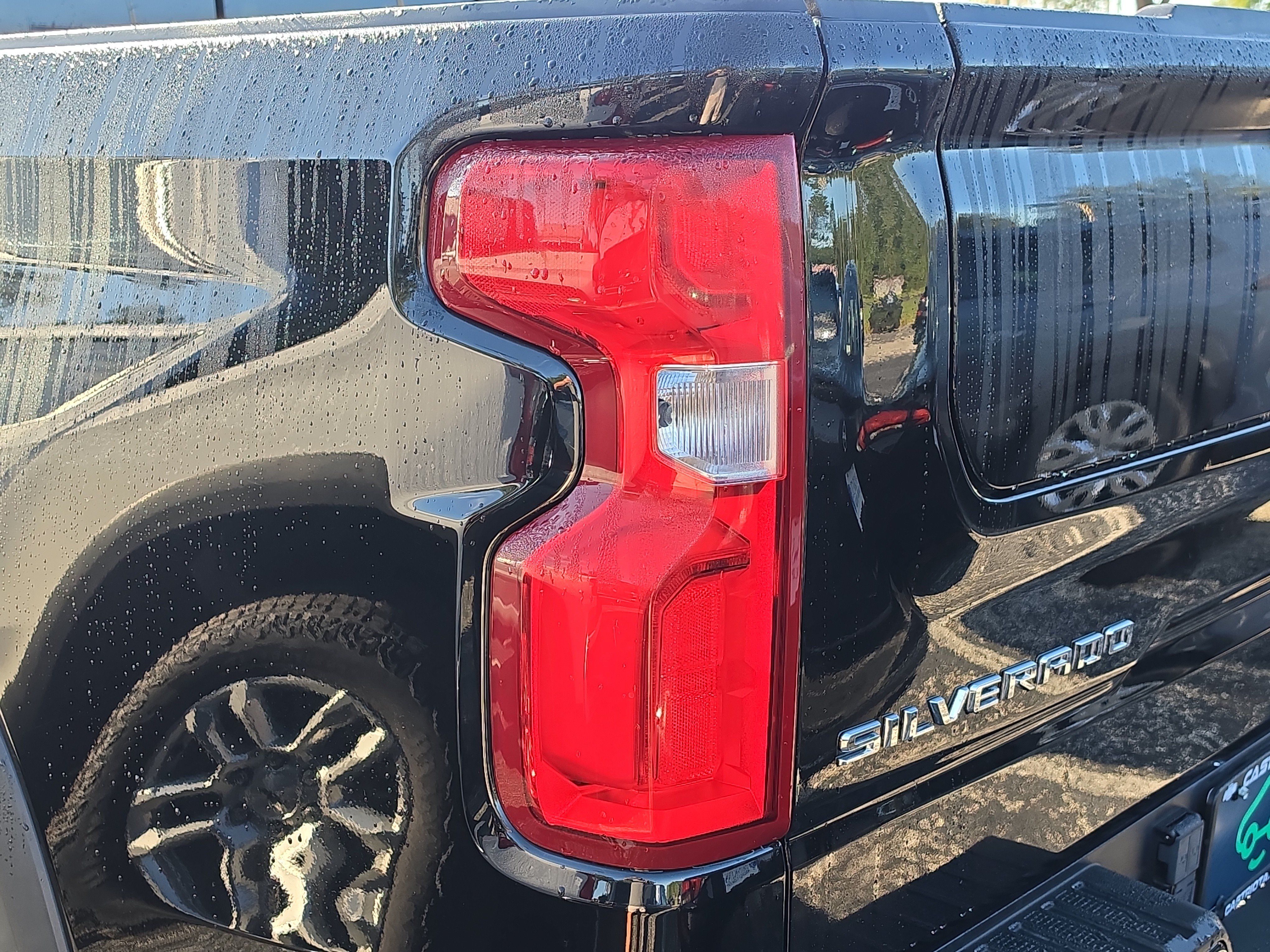 Used 2024 Chevrolet Silverado 1500 ZR2 w/ Technology Package AWD/4WD image 10