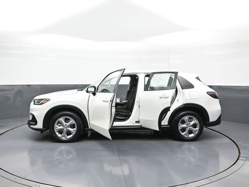 Used 2023 Honda HR-V LX image 41