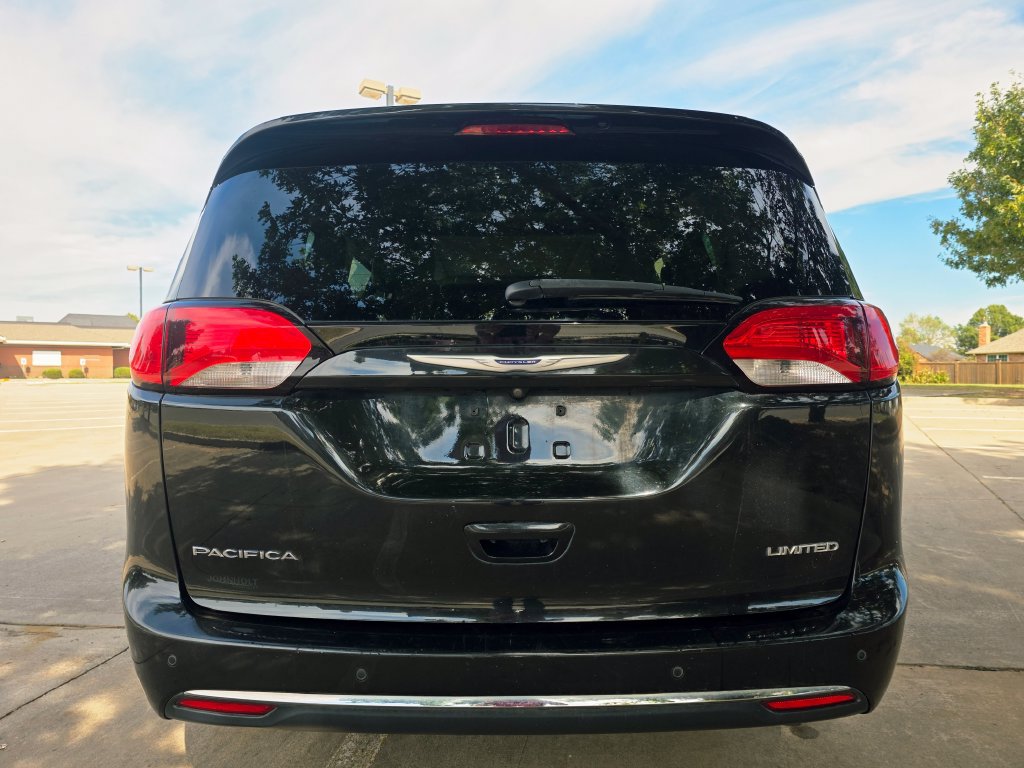 Used 2020 Chrysler Pacifica Limited FWD image 20