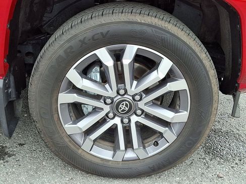 Used 2025 Toyota 4Runner Limited AWD/4WD image 11