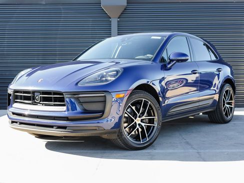 Certified 2025 Porsche Macan image 1