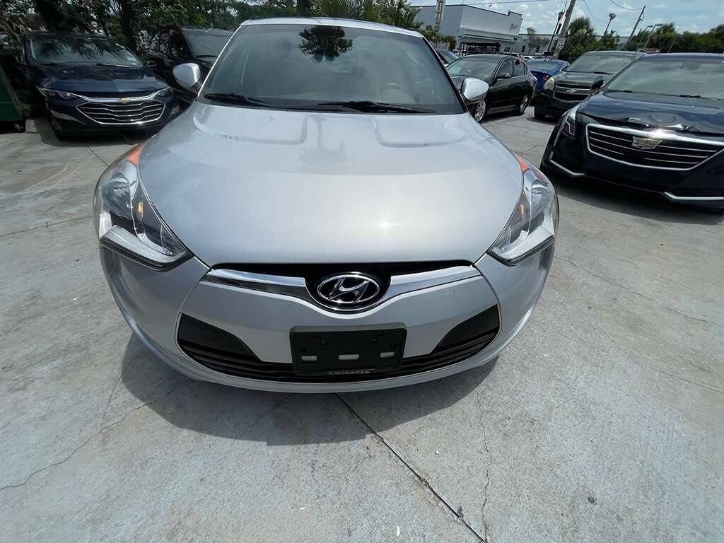 Used 2017 Hyundai Veloster Value Edition FWD image 1