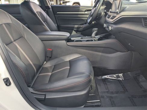 Used 2025 Nissan Altima 2.5 SR image 29