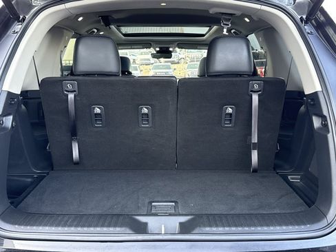 Used 2025 Honda Pilot Touring image 12