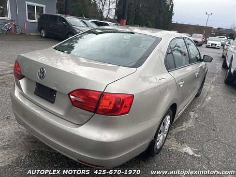Used 2018 Chevrolet Suburban Premier image 8