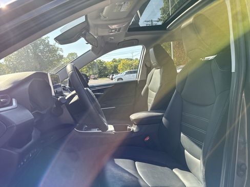 Used 2023 Toyota RAV4 XLE Premium image 14