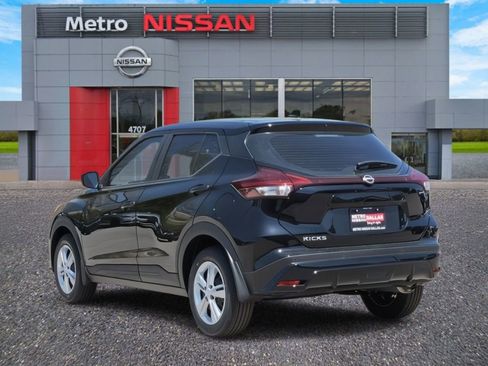 New 2025 Nissan Kicks Play S image 4